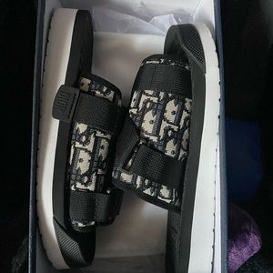 Dior slides don’t use anymore message me if interested